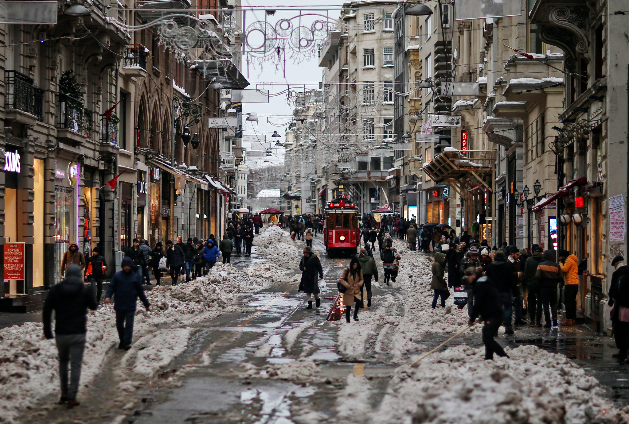 بلدية إسطنبول تتخذ عدة اجراءات لتفادي اجراءات الثلوج