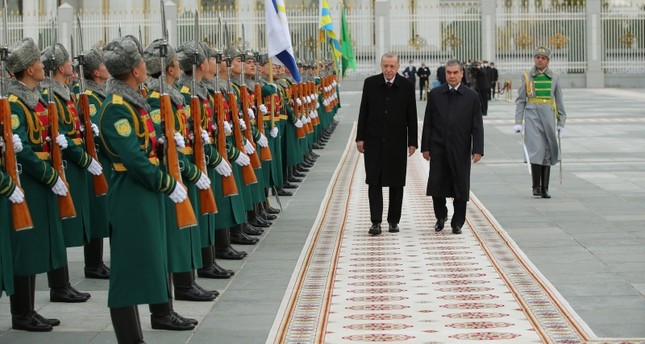  الرئيس التركمانستاني يستقبل الرئيس أردوغان في مراسم رسمية بالعاصمة عشق آباد