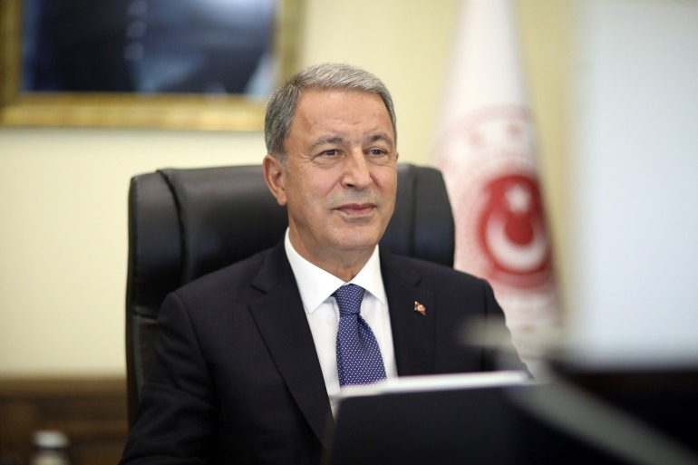 وزير الدفاع التركي يدعو الأطراف البوسنية للتحلي بالحكمة