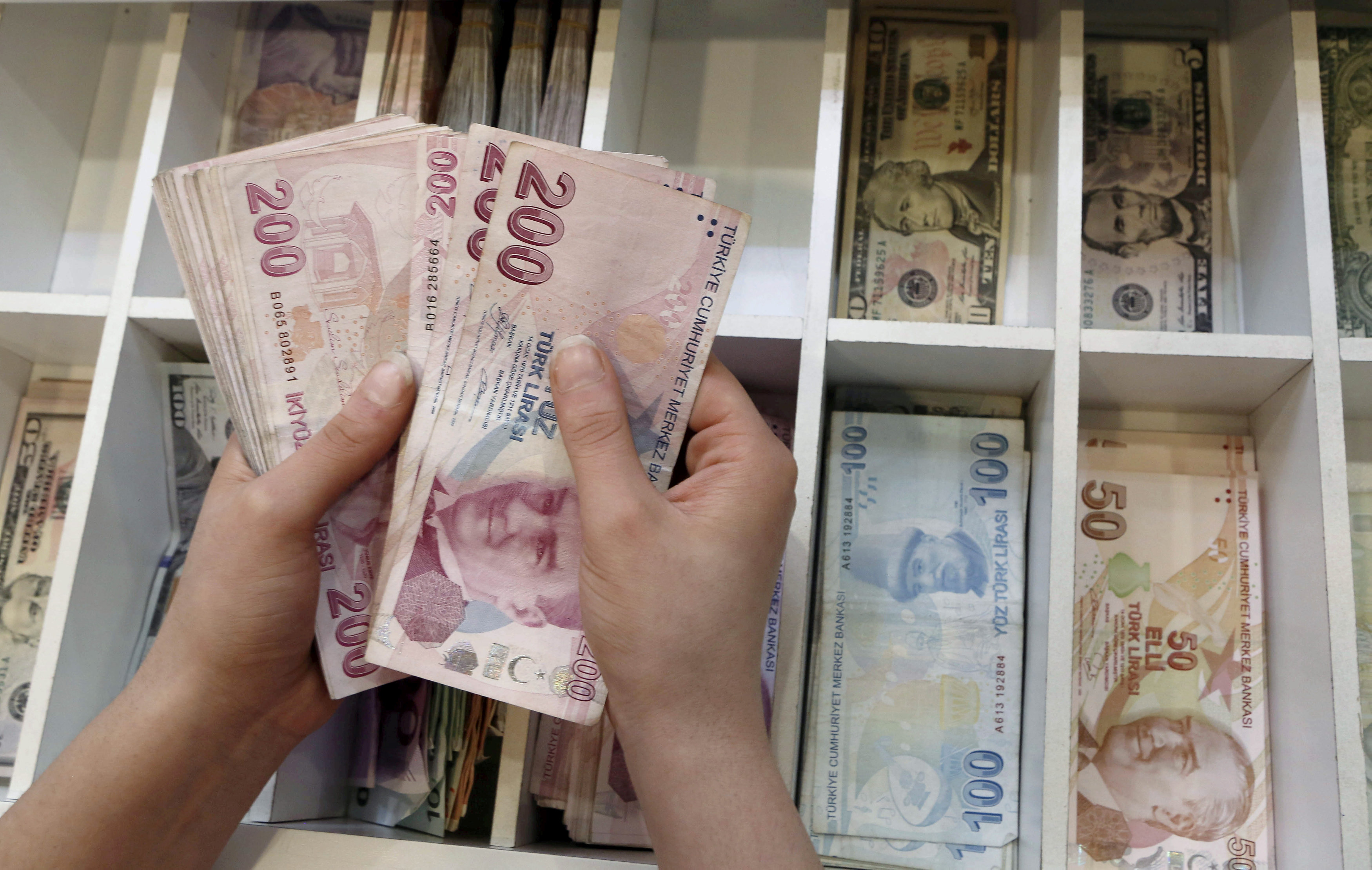 سعر صرف الليرة التركية مقابل العملات الأجنبية الخميس 29 ديسمبر 