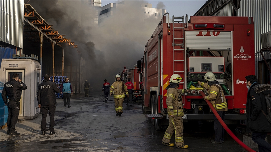 تمت السيطرة على حريق مبنى مهجور في اسطنبول