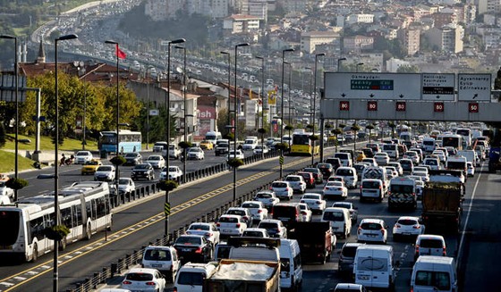 كثافة حركة المرور تشهدها ولاية اسطنبول في أول يوم من الاسبوع