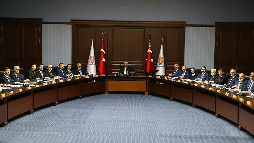 اللجنة المركزية لحزب العدالة تعقد اجتماع تنقل فيه مطالب رفع الحد الأدنى للأجور إلى أردوغان