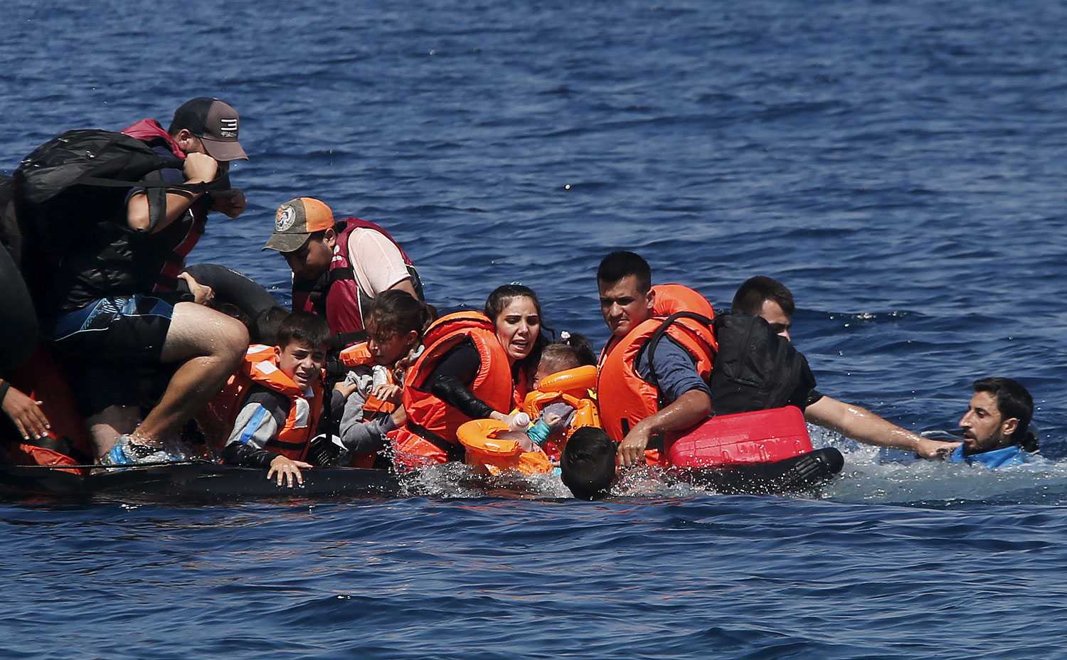 خفر السواحل التركية الإعلان عن عدد المهاجرين الذين تم انقاذهم