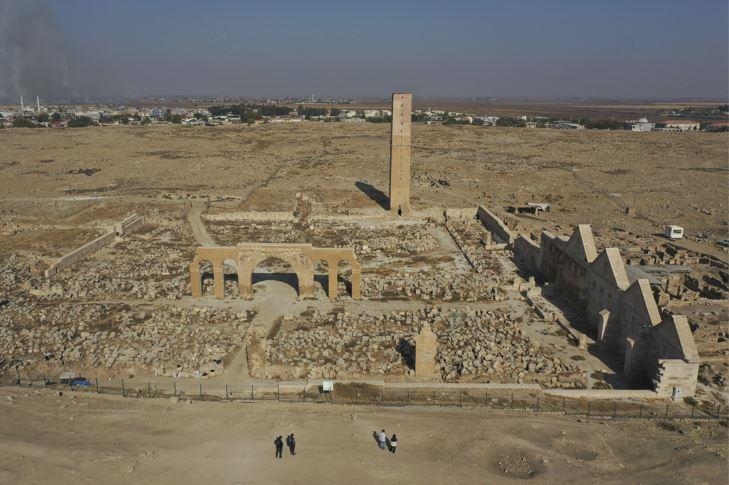مجموعة من الآثاريين الأتراك يكتشفون مدارس تاريخية قديمة جنوبي تركيا