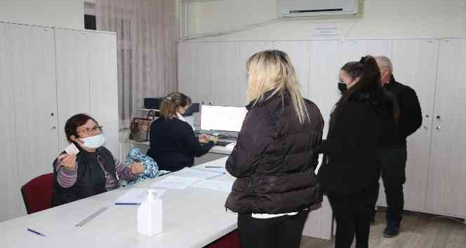 بجنسية مزدوجة... مواطنون أتراك يشاركون بالتصويت في الانتخابات البلغارية
