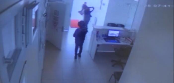 شاهد بالفيديو...سيدة تركية تهاجم طبيب بالسكين بعد أن أخبرها بأنها بحاجة الى انقاص وزنها