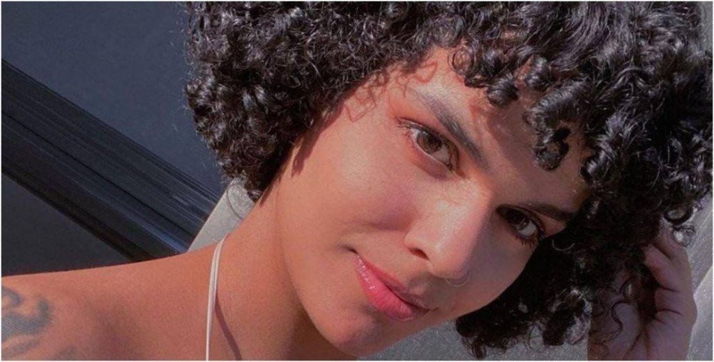 الناشطة السعودية رهف تكشف عن مؤخرتها .. وتعلق أنا امرأة وجسدي ليس عورة!