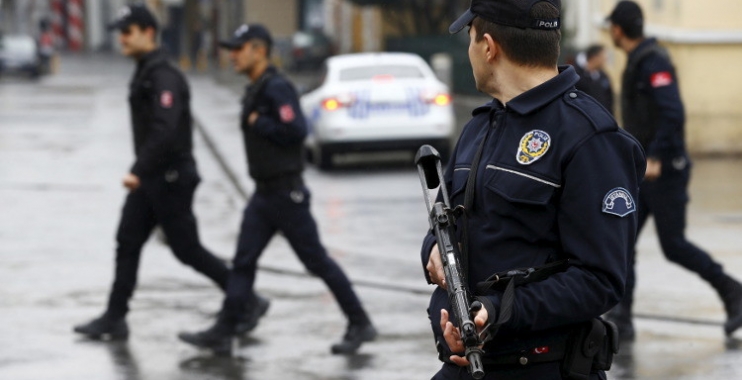 الشرطة التركية تضبط أكثر من 10 آلاف لتر من الكحول المزيف في إسطنبول