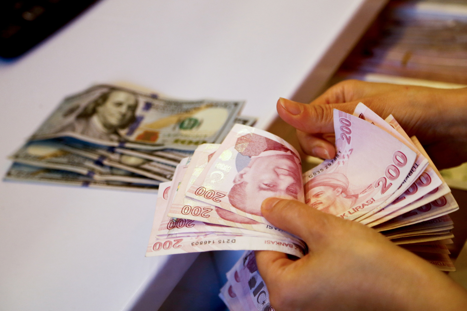 الليرة التركية تسجل تراجع جديد أمام العملات الأجنبية