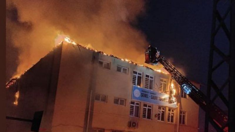 اندلاع حريق كبير في مدرسة بمدينة غازي عنتاب