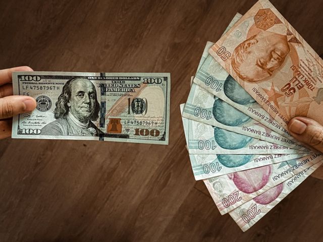 أسعار صرف الليرة التركية أمام العملات الأجنبية اليوم السبت 25.12.2021