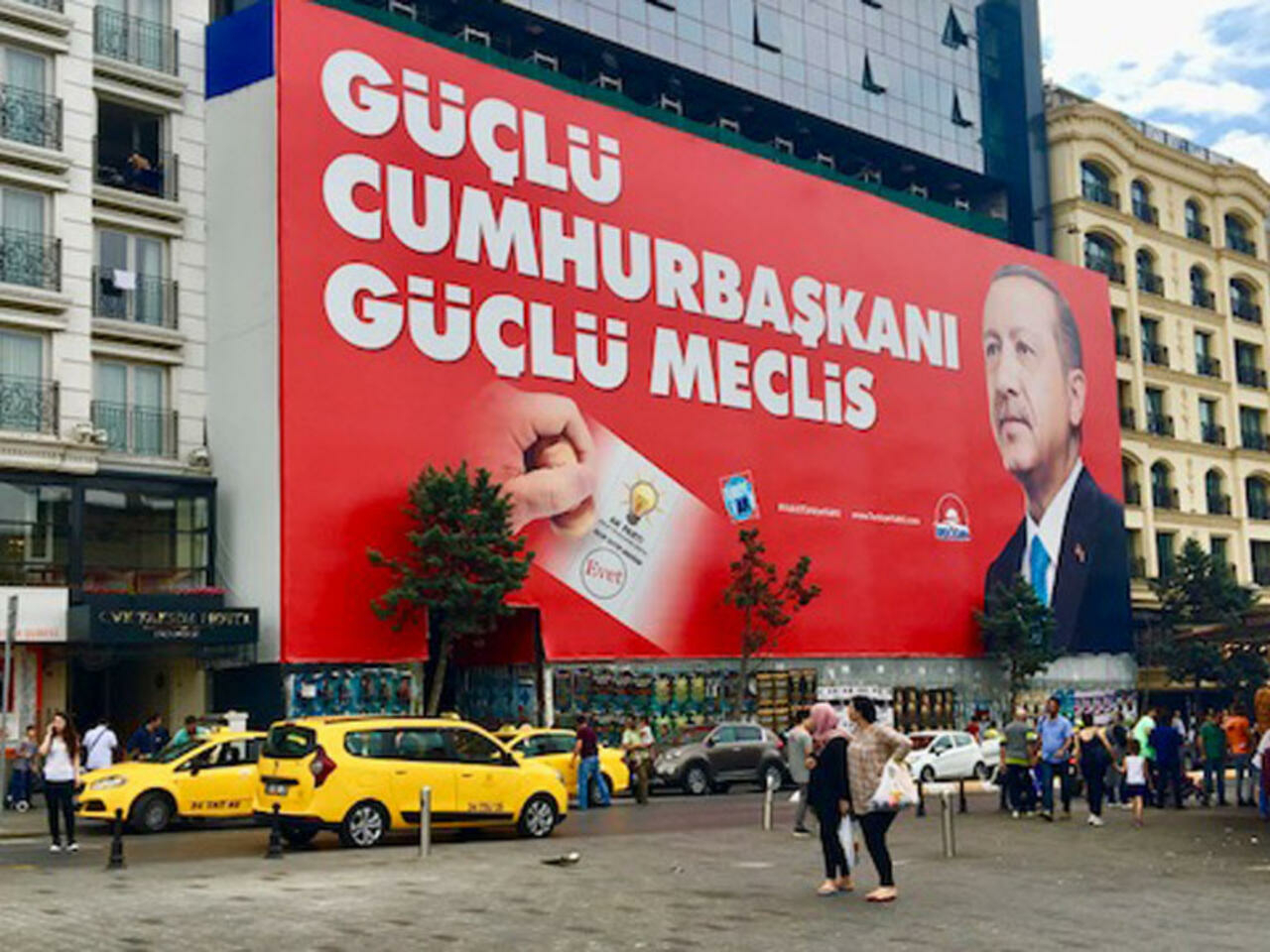 وسائل الإعلام التركية تنشر استطلاع رأي الشارع التركي بخصوص الانتخابات القادمة