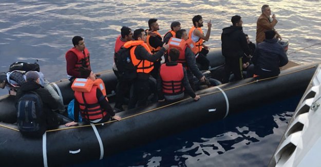 اعتقال 15 مهاجرا غير شرعي في أنطاليا