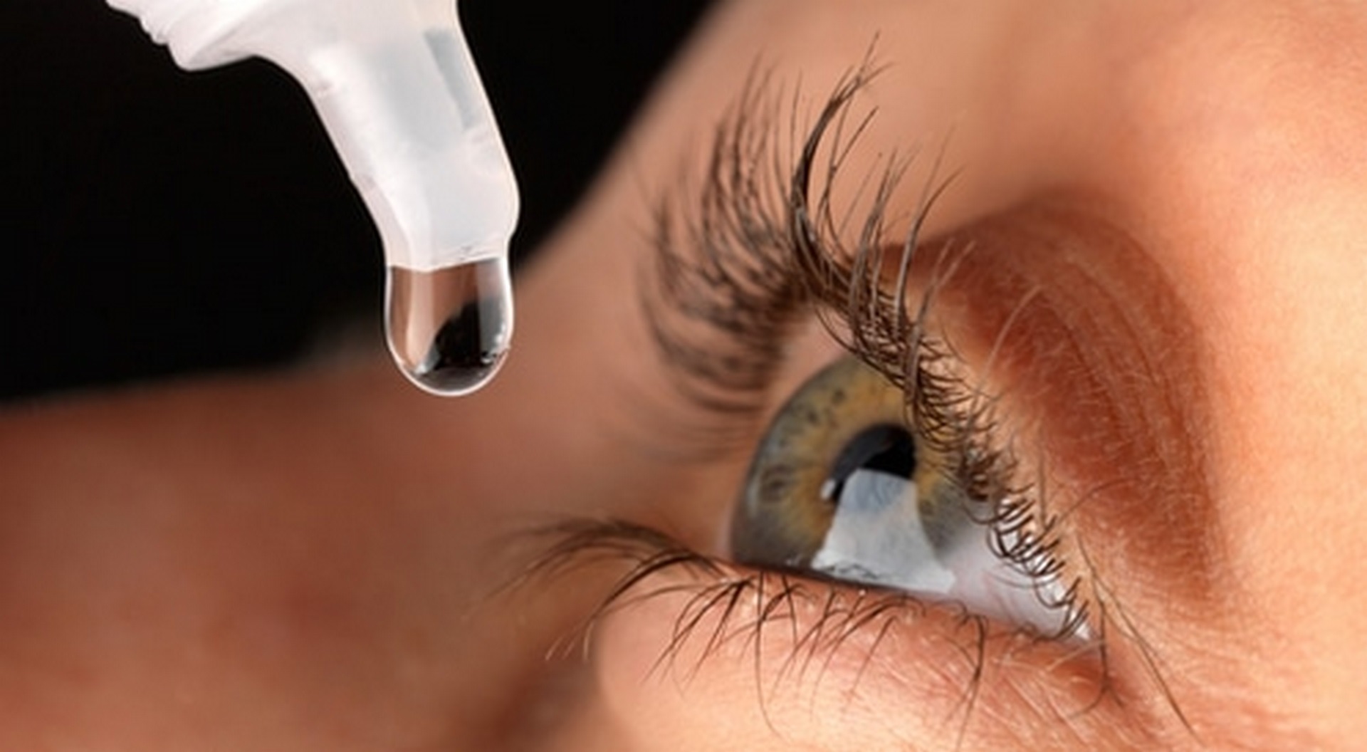  إدارة الدواء والغذاء الأمريكية توافق على استخدام قطرة عين قد تغني الإنسان عن النظارات 