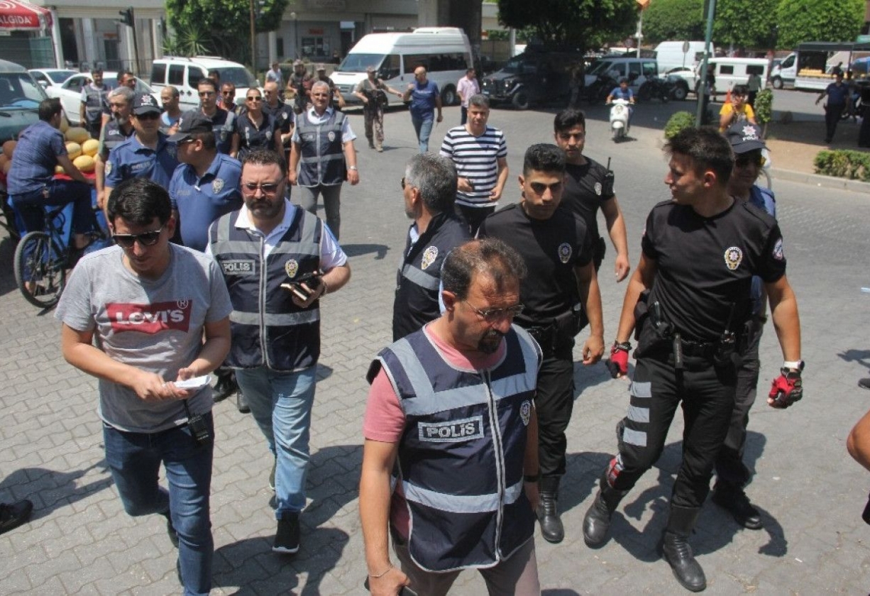 عمليات ترحيل في ساعات مبكرة بحق عائلات سورية بإسطنبول المعارضة التركية تفضح نفسها