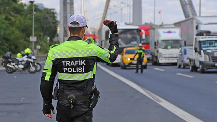 شرطة المرور تقوم بفرض غرامات مالية على سائقي سيارات الاجرة في اسطنبول 'اليكم السبب