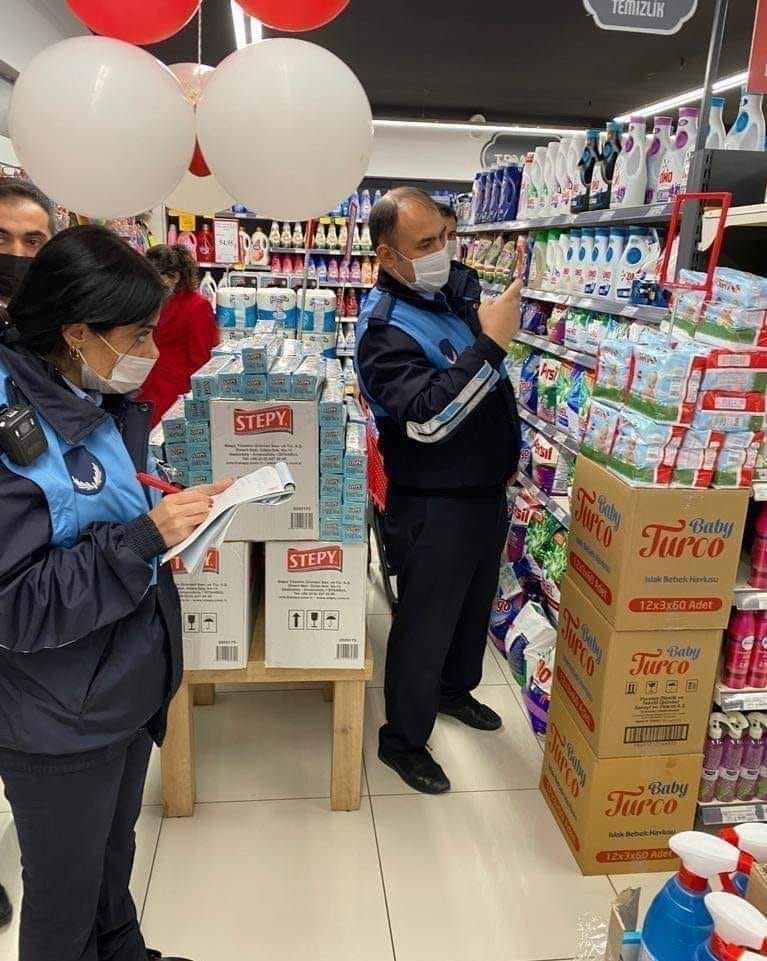 السلطات التركية تبدأ حملة على المحلات الغذائية والبازارات لمراقبة الاسعار
